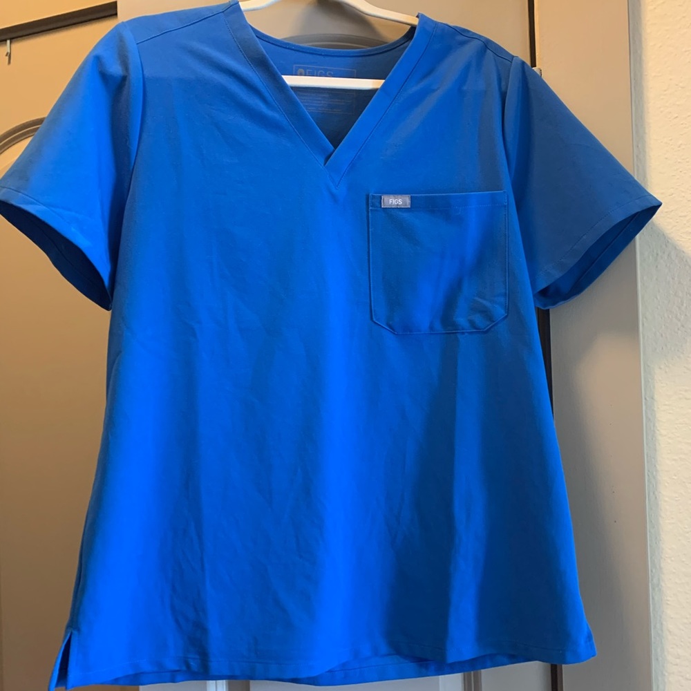 Figs scrub top